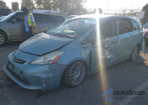 2013 Toyota Prius V Three из США, поврежденный, VIN JTDZN3EU6D3215005